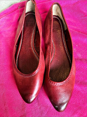 Frye Melanie Slip-On Flat Pointed-Toe Flats in Red